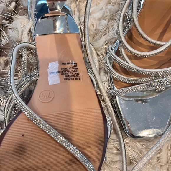 Silver heels size 7 1/2. - Picture 2 of 4